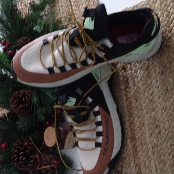 Sneakers - Picture 2 of 4